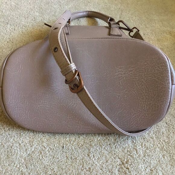 Matt & Nat Vegan Leather Chanda Shoulder Handbag Backpack in Champagne - Picture 5 of 9